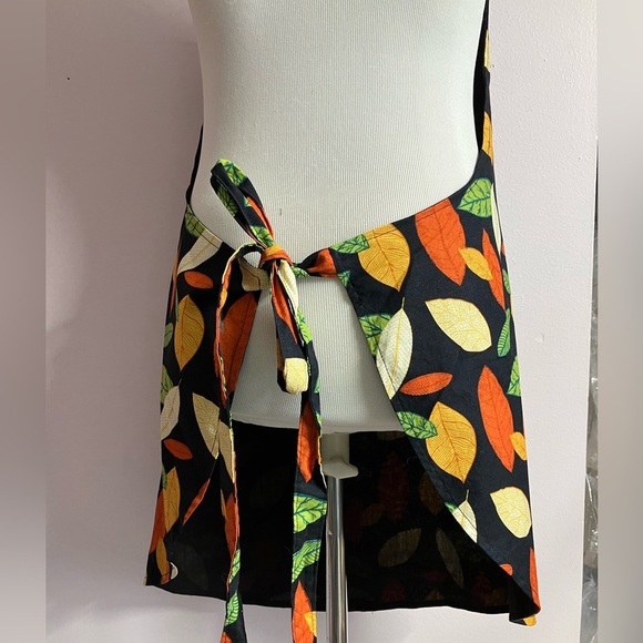 Women’s Handmade Bib Apron - Picture 2 of 2